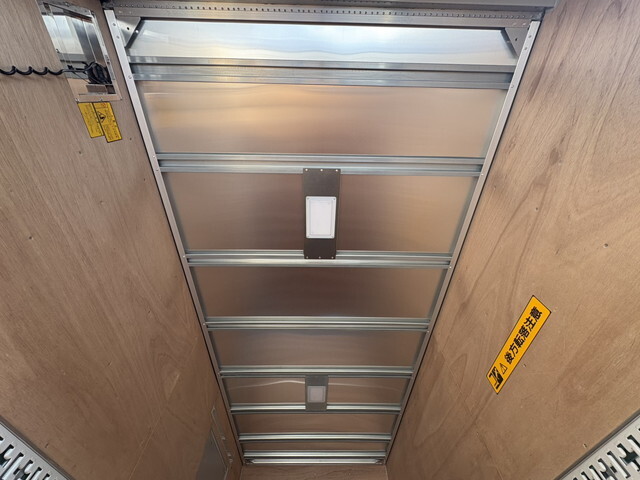 三菱ふそうキャンターアルミバン小型（2t・3t）[写真16]