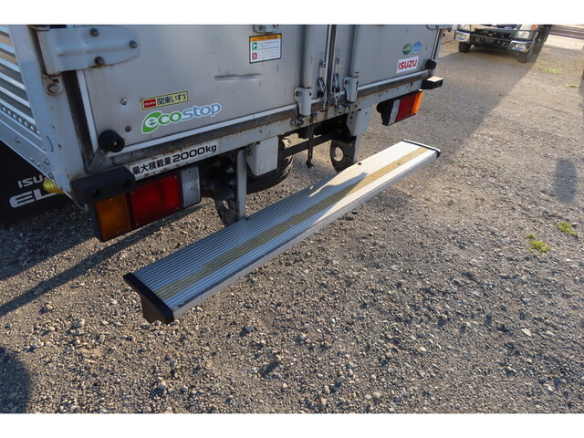 いすゞエルフアルミバン小型（2t・3t）[写真06]