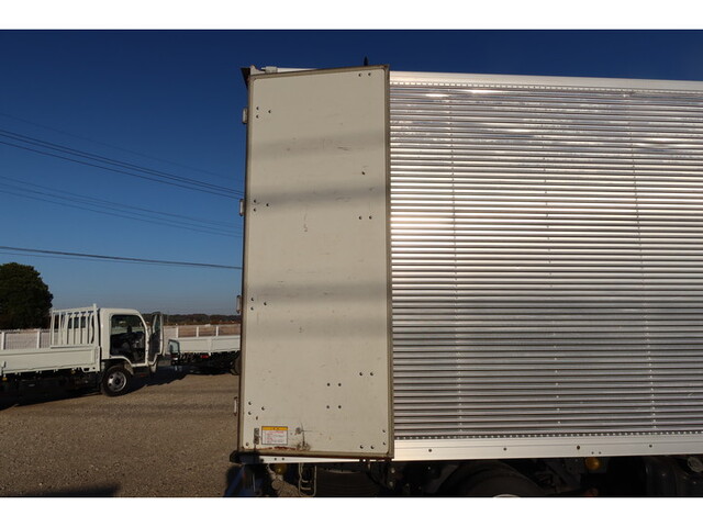 いすゞエルフアルミバン小型（2t・3t）[写真08]