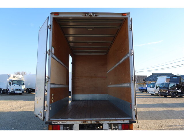 いすゞエルフアルミバン小型（2t・3t）[写真09]