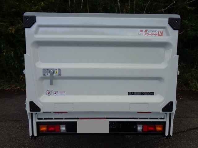 三菱ふそうキャンター平ボディ小型（2t・3t）[写真11]