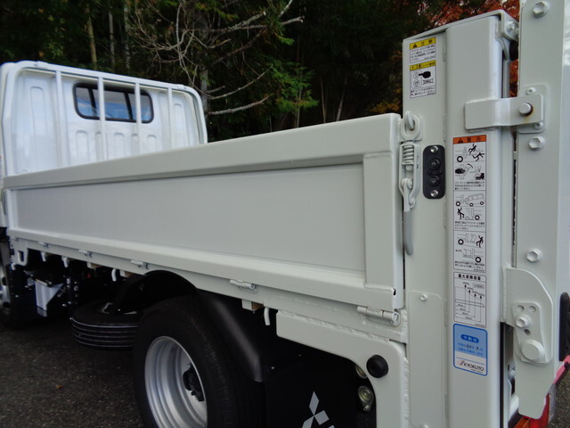 三菱ふそうキャンター平ボディ小型（2t・3t）[写真15]