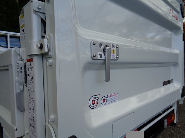 三菱ふそうキャンター平ボディ小型（2t・3t）[写真16]