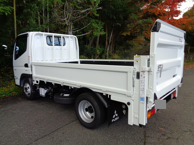 三菱ふそうキャンター平ボディ小型（2t・3t）[写真02]