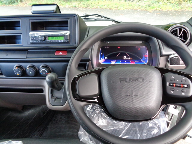 三菱ふそうキャンター平ボディ小型（2t・3t）[写真31]