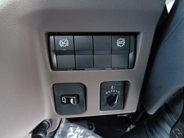 三菱ふそうキャンター平ボディ小型（2t・3t）[写真33]