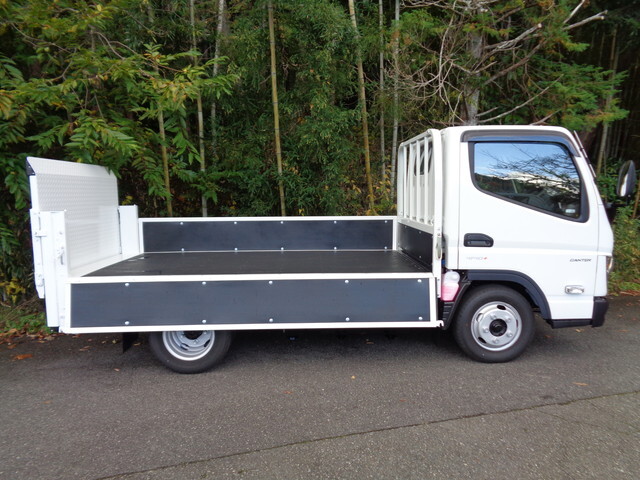 三菱ふそうキャンター平ボディ小型（2t・3t）[写真06]