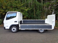 三菱ふそうキャンター平ボディ小型（2t・3t）[写真09]