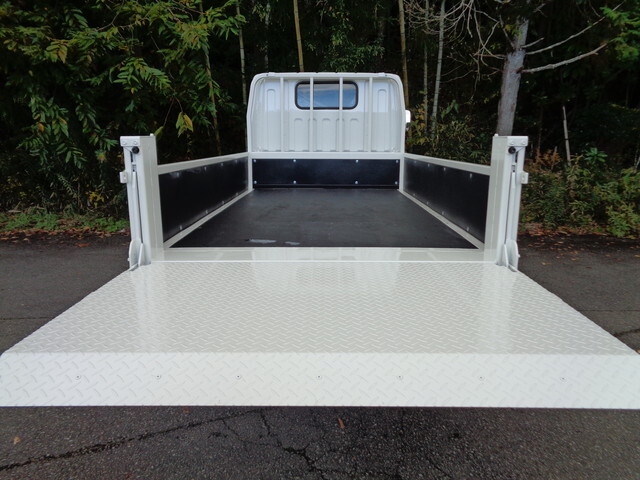 三菱ふそうキャンター平ボディ小型（2t・3t）[写真09]