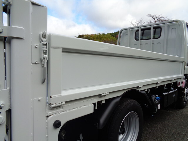 三菱ふそうキャンター平ボディ小型（2t・3t）[写真14]