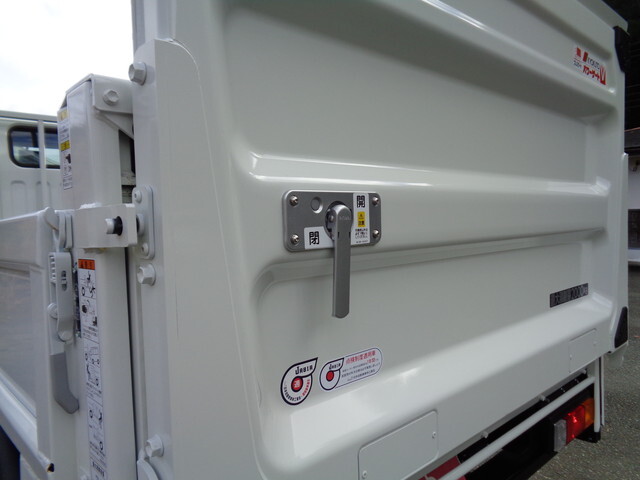 三菱ふそうキャンター平ボディ小型（2t・3t）[写真16]