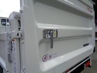 三菱ふそうキャンター平ボディ小型（2t・3t）[写真17]