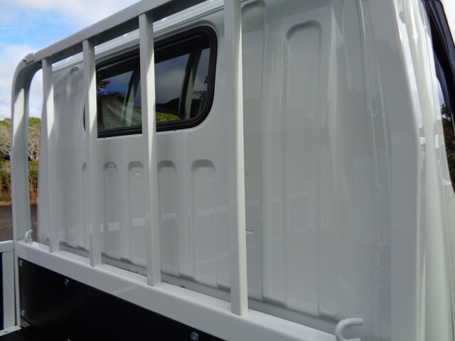 三菱ふそうキャンター平ボディ小型（2t・3t）[写真17]