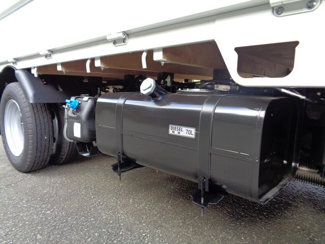 三菱ふそうキャンター平ボディ小型（2t・3t）[写真20]