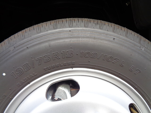 三菱ふそうキャンター平ボディ小型（2t・3t）[写真23]