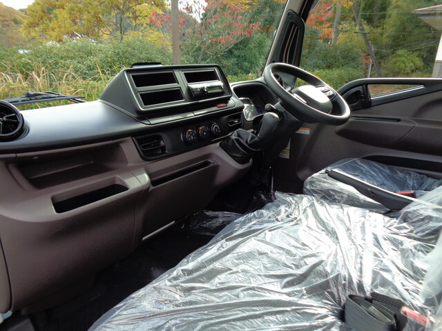 三菱ふそうキャンター平ボディ小型（2t・3t）[写真27]