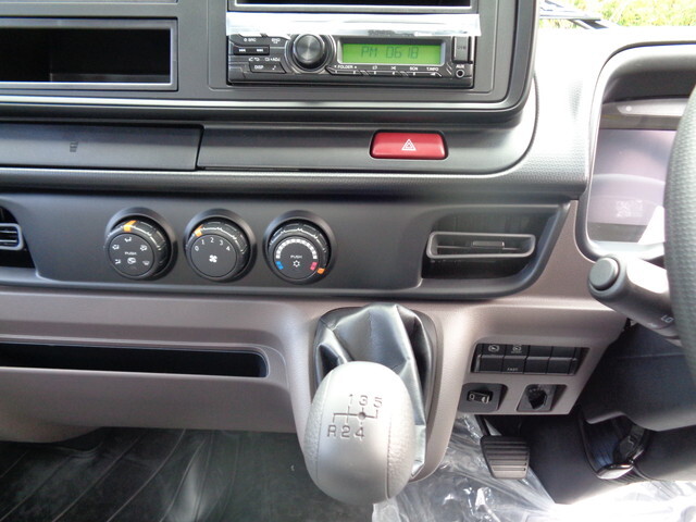 三菱ふそうキャンター平ボディ小型（2t・3t）[写真31]