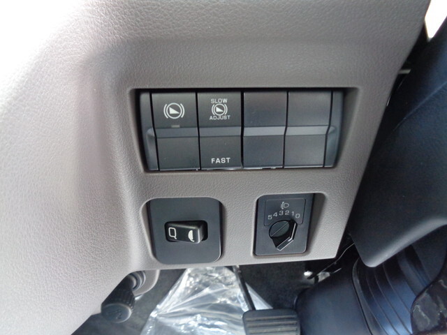 三菱ふそうキャンター平ボディ小型（2t・3t）[写真32]