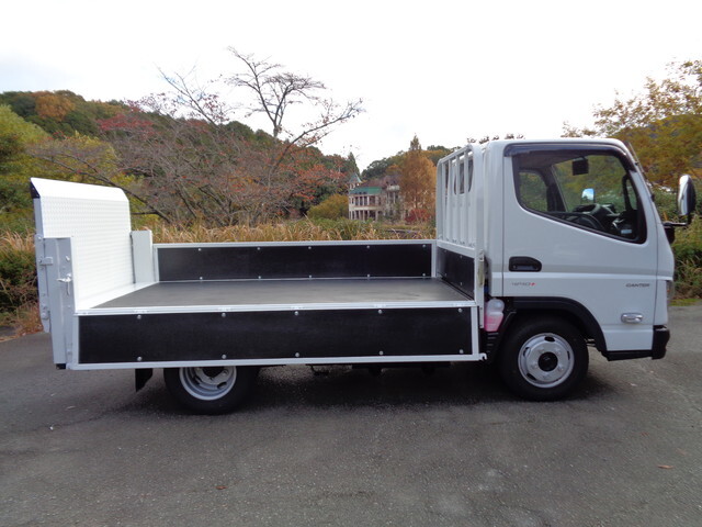 三菱ふそうキャンター平ボディ小型（2t・3t）[写真06]
