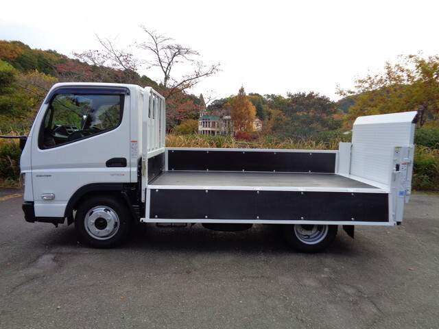 三菱ふそうキャンター平ボディ小型（2t・3t）[写真08]