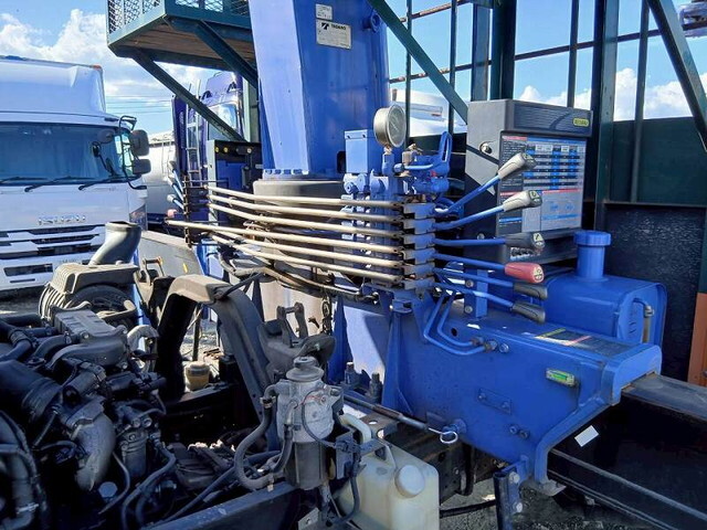 いすゞフォワードクレーン4段増トン（6t・8t）[写真35]