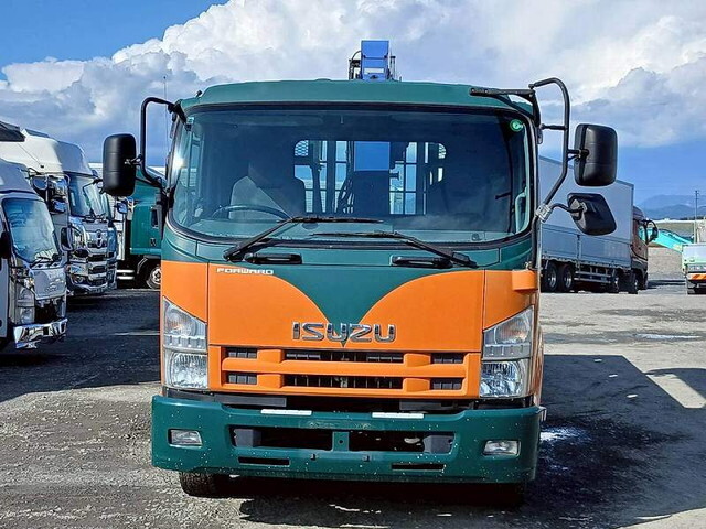 いすゞフォワードクレーン4段増トン（6t・8t）[写真05]