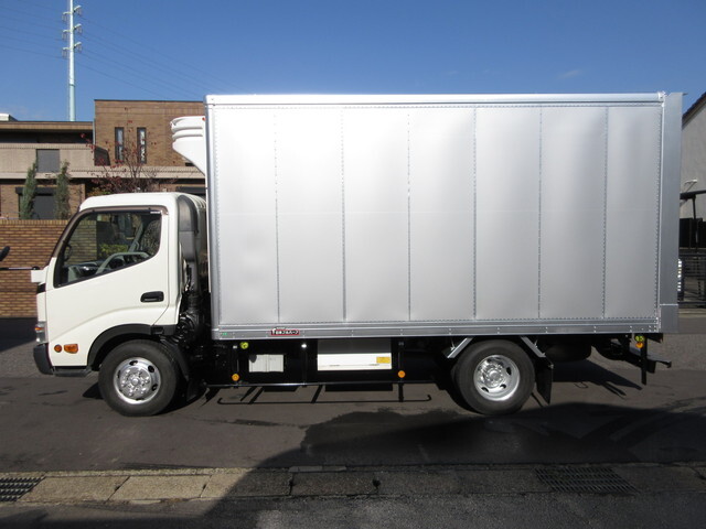 日野デュトロ冷凍車（冷蔵車）小型（2t・3t）[写真05]