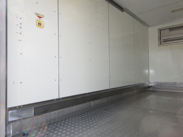 日野デュトロ冷凍車（冷蔵車）小型（2t・3t）[写真09]