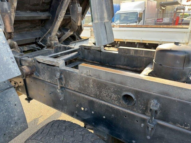 いすゞギガダンプ大型（10t）[写真10]