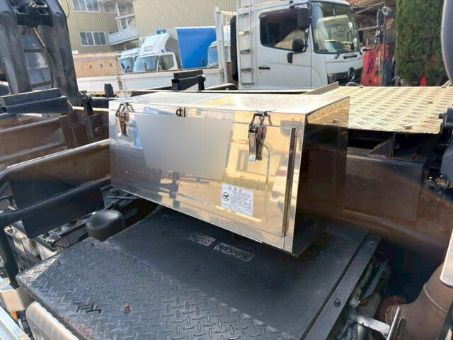 いすゞギガダンプ大型（10t）[写真13]