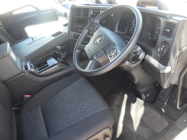 三菱ふそうスーパーグレートアルミウイング大型（10t）[写真19]