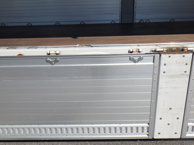 三菱ふそうスーパーグレートアルミウイング大型（10t）[写真08]