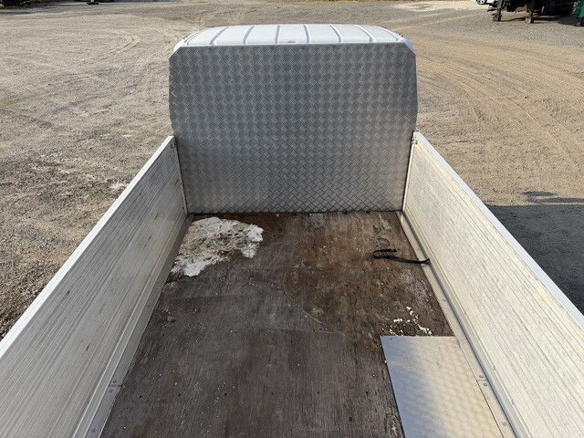 三菱ふそうキャンター平ボディ小型（2t・3t）[写真10]