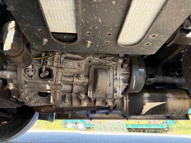 三菱ふそうキャンター平ボディ小型（2t・3t）[写真17]