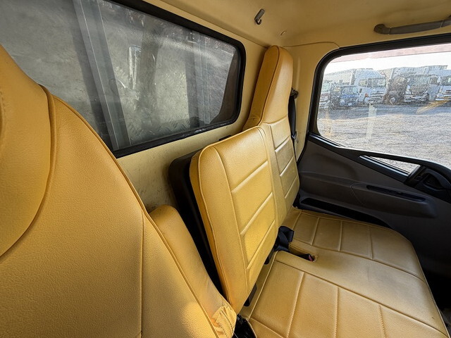 三菱ふそうキャンター平ボディ小型（2t・3t）[写真36]