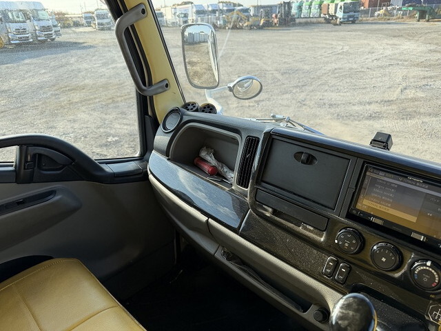 三菱ふそうキャンター平ボディ小型（2t・3t）[写真37]