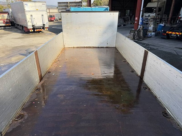 三菱ふそうファイター平ボディ増トン（6t・8t）[写真10]