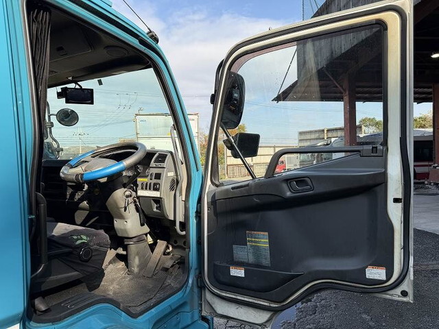 三菱ふそうファイター平ボディ増トン（6t・8t）[写真28]