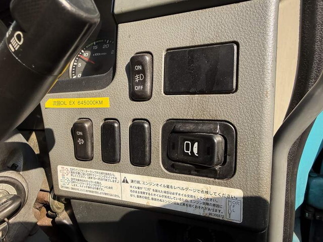 三菱ふそうファイター平ボディ増トン（6t・8t）[写真30]