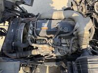 UDトラックスクオントレーラーヘッド（トラクターヘッド）大型（10t）[写真11]