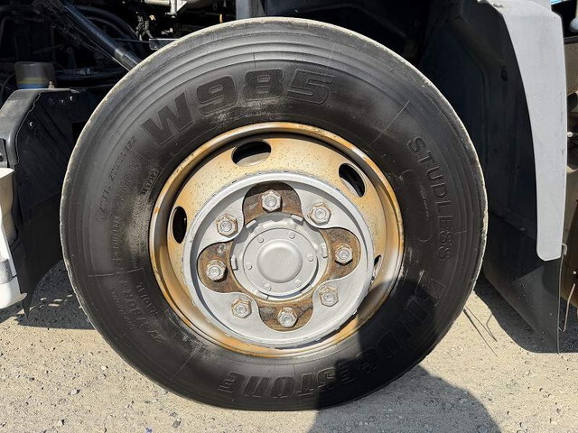 UDトラックスクオントレーラーヘッド（トラクターヘッド）大型（10t）[写真11]