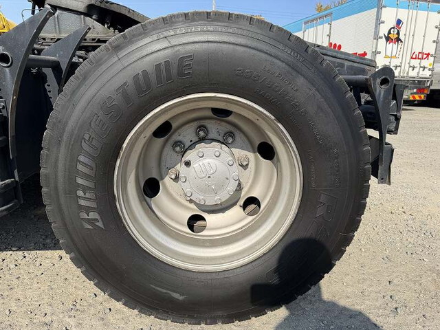 UDトラックスクオントレーラーヘッド（トラクターヘッド）大型（10t）[写真13]