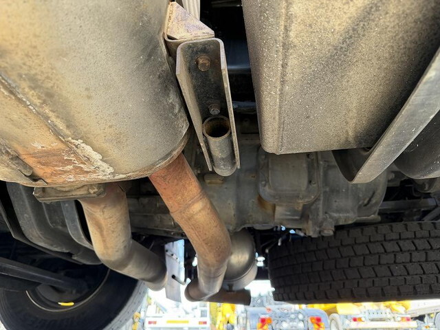 UDトラックスクオントレーラーヘッド（トラクターヘッド）大型（10t）[写真14]