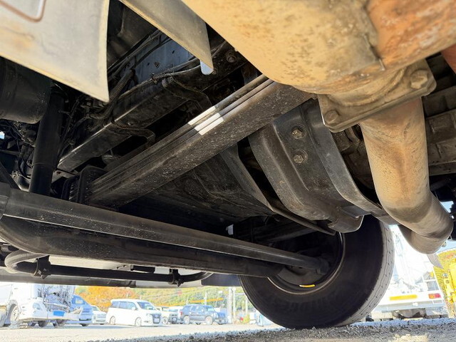 UDトラックスクオントレーラーヘッド（トラクターヘッド）大型（10t）[写真15]