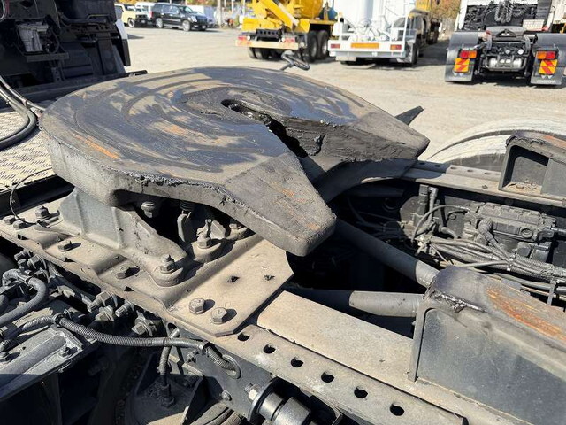 UDトラックスクオントレーラーヘッド（トラクターヘッド）大型（10t）[写真18]