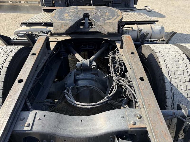 UDトラックスクオントレーラーヘッド（トラクターヘッド）大型（10t）[写真19]