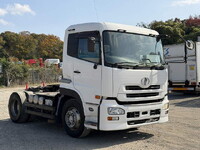 UDトラックスクオントレーラーヘッド（トラクターヘッド）大型（10t）[写真01]