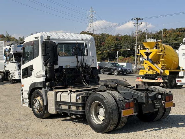 UDトラックスクオントレーラーヘッド（トラクターヘッド）大型（10t）[写真02]