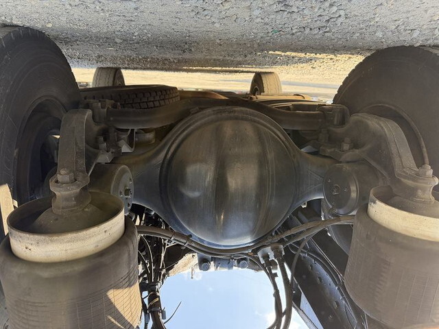 UDトラックスクオントレーラーヘッド（トラクターヘッド）大型（10t）[写真20]