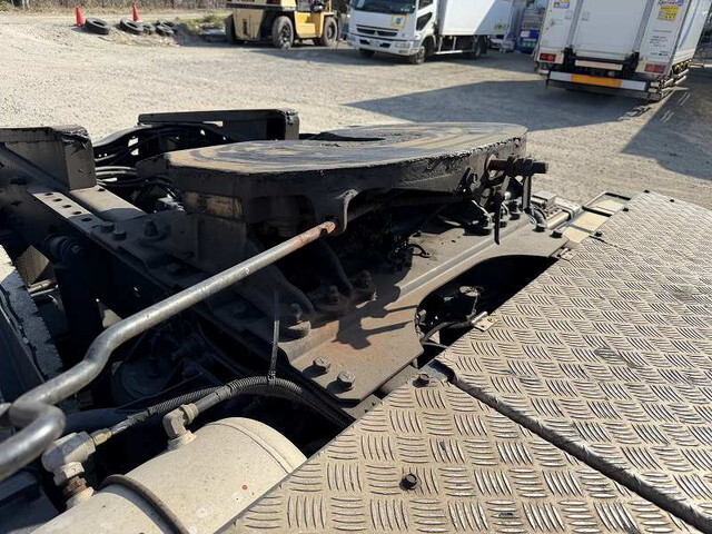 UDトラックスクオントレーラーヘッド（トラクターヘッド）大型（10t）[写真23]